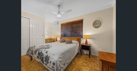 Immaculate Lowset Living on 1078m2 - Photo 2