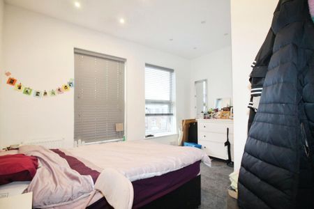 4 bedroom terraced house to rent - Photo 5