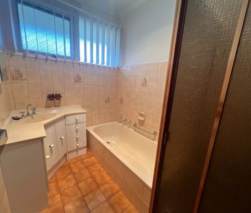 Comfortable Three-Bedroom Home in a Convenient Location - Photo 5