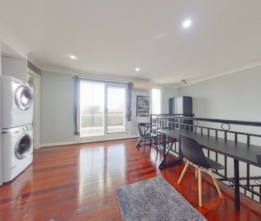 Petersham - Photo 1