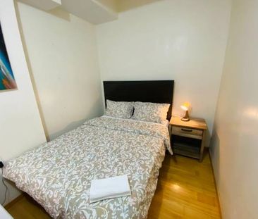 Available Now/ Nov1st ground floor Bachelor apt @ Kensington market - Photo 3