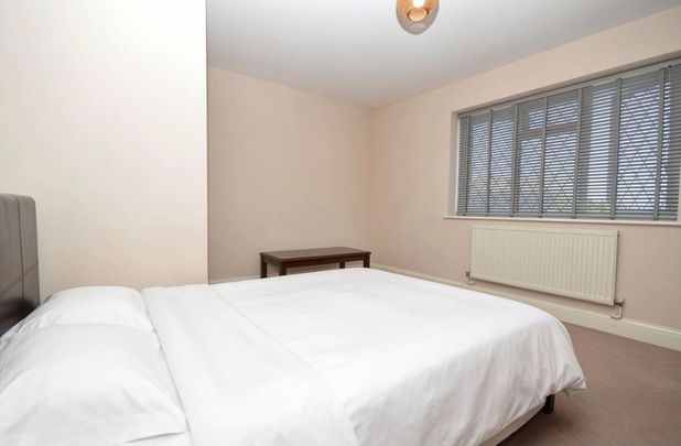 1 bedroom in a house share to rent - Photo 1