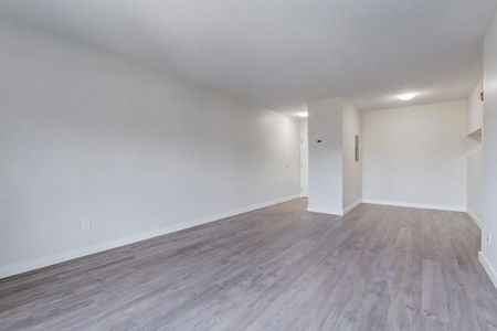 2 Bedroom - Photo 4
