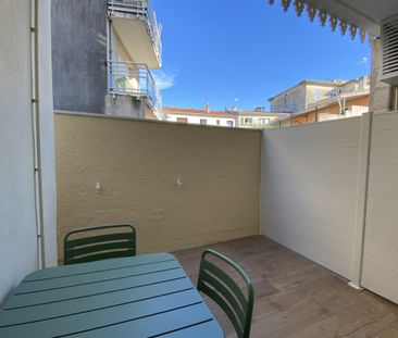 T2 meublé Saint Genès entièrement rénové et décoré avec soin - Photo 3