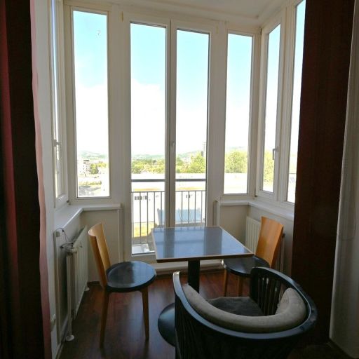 Wohnen mit Stil – Apartment im historischen Gebäude mit Donau-Blick - Photo 1
