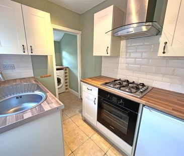 2 bedroom Terraced House to rent - Photo 4