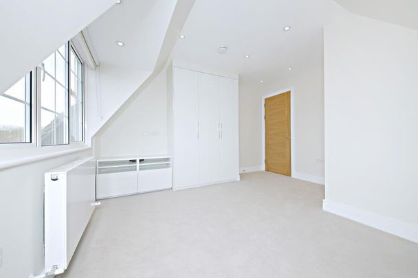 3 bedroom flat to rent - Photo 1