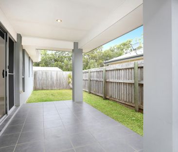 MODERN 4 BEDROOM FAMILY HOME - Photo 1