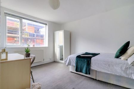 6 bedroom terraced house to rent - Photo 4