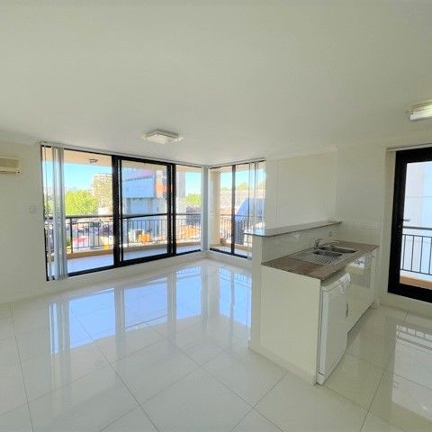 Great Location - Walk To Shopping Centre - Photo 1