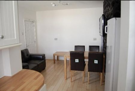 Room in a Shared House, Egerton Street, CH45 - Photo 4