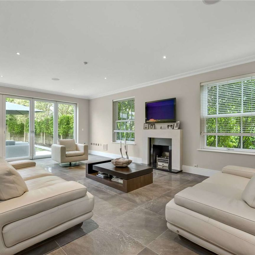 Located in a gated development off of Fairmile Lane, a wonderfully light and spacious home perfect for modern family living - Photo 1