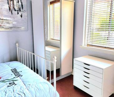 3BR Home in Caulfield South with Air-Conditioning & Private Backyar... - Photo 3