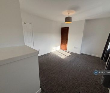 2 bedroom end of terrace house to rent - Photo 6