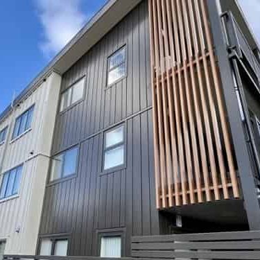 Modern 2BR Apt with Balcony! - Photo 3