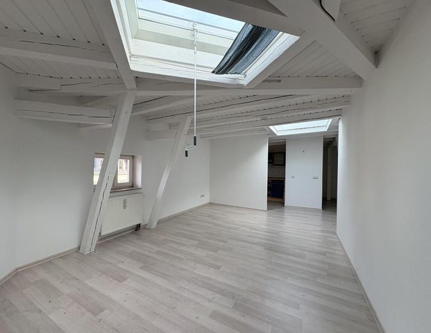 Gemütliche Dachgeschosswohnung in einer Zwickauer Altbauvilla - Foto 1