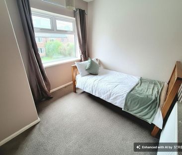 3 bedroom semi-detached house to rent - Photo 4