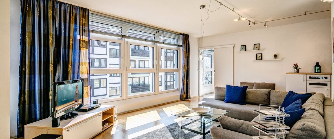 Central location: Modern 2-room apartment - Photo 1