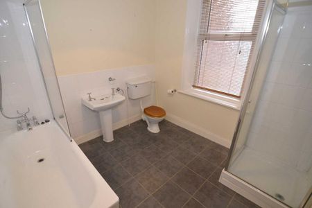 2 bedroom maisonette to rent - Photo 4