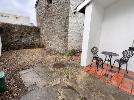2 bedroom terraced house to rent - Photo 4