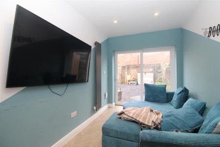 5 bedroom private hall to rent - Photo 3