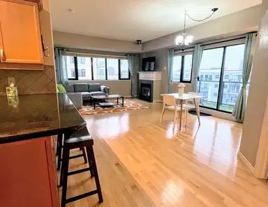 Stunning Fully Furnished 2-Bed, 2-Bath Condo with Parking for 2 & Downtown Views | 702 - 10319 111 Street NW, Edmonton - Photo 1