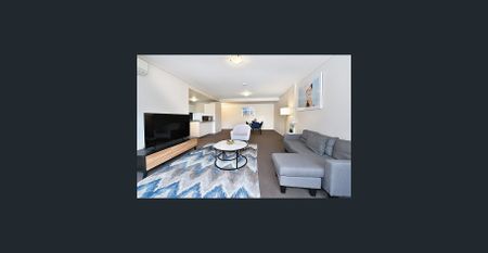 Iconic Art Deco Living in the Heart of Melbourne – Walk to RMIT, Melbourne Uni & Chinatown - Photo 2