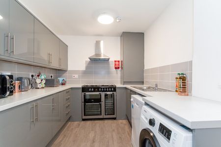Room in a Shared House, Bigham Road, L6 - Photo 2