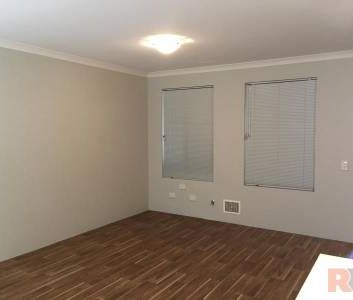 Low Maintenance 2 Bedroom Unit - Photo 4