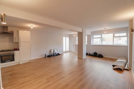1 bed ground floor flat to rent in Junction Road, Wigston, LE18 - Photo 3
