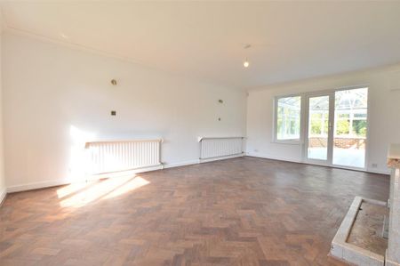 4 bedroom detached house to rent - Photo 2