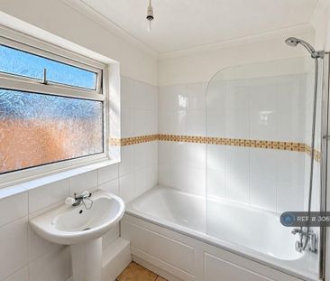 3 bedroom terraced house to rent - Photo 4