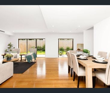 2/151 Wattle Valley Road, Camberwell VIC 3124 - Townhouse For Rent ... - Photo 3