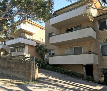 Sunny 2 bed Beachside Apartment - Photo 3