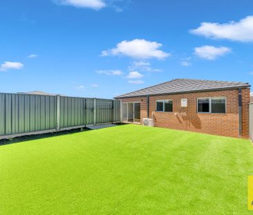 Stylish & Spacious Home Perfect for Modern Living - Photo 3