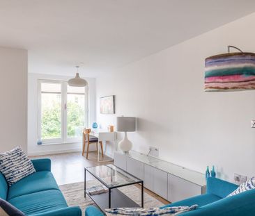 Sovereign Point, Bath, BA2 - Photo 1