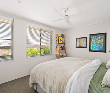Spacious Townhouse in Sought-After Balgowlah Locale - Photo 1