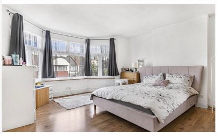 6 Bed Semi-Detached House, Norbury Crescent, SW16 - Photo 2