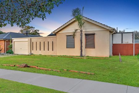 38 St Leonard Crescent, Elizabeth Downs SA 5113 - House For Rent - $550 | Domain - Photo 2