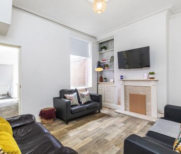 1 bedroom in a house share to rent - Photo 2