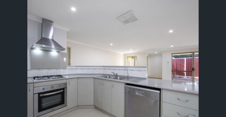 Beautifully presented home in convenient location - Photo 3