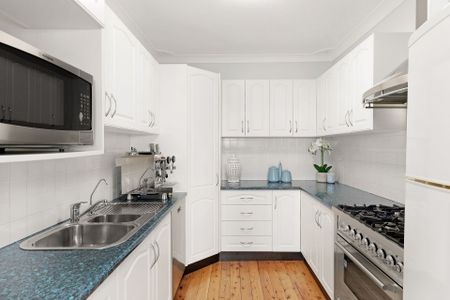 Immaculate home with breathtaking views - Photo 3