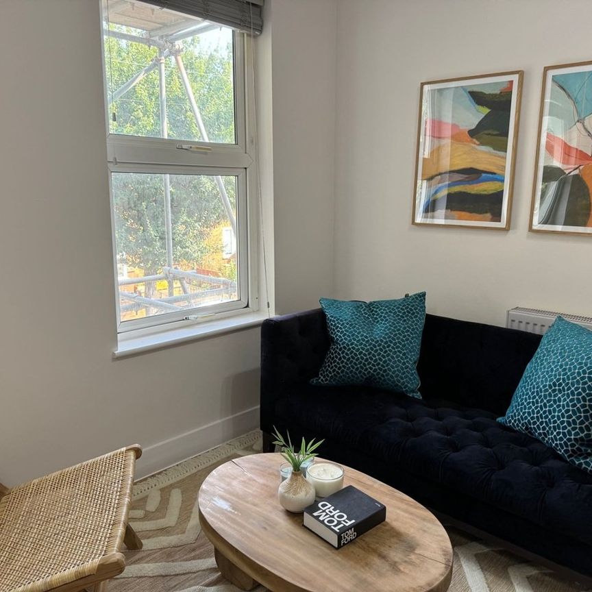 2 Bed Flat, Park Grove Road, E11 - Photo 1