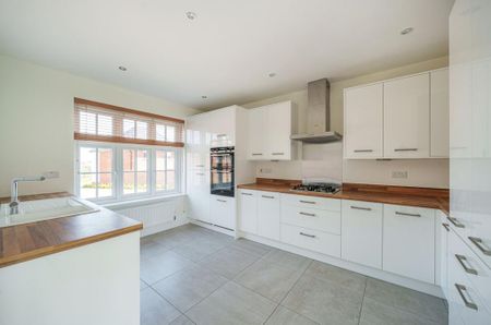 4 bedroom detached house to rent - Photo 4
