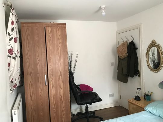 Room in a Shared Flat, Stockport Road, M12 - Photo 1