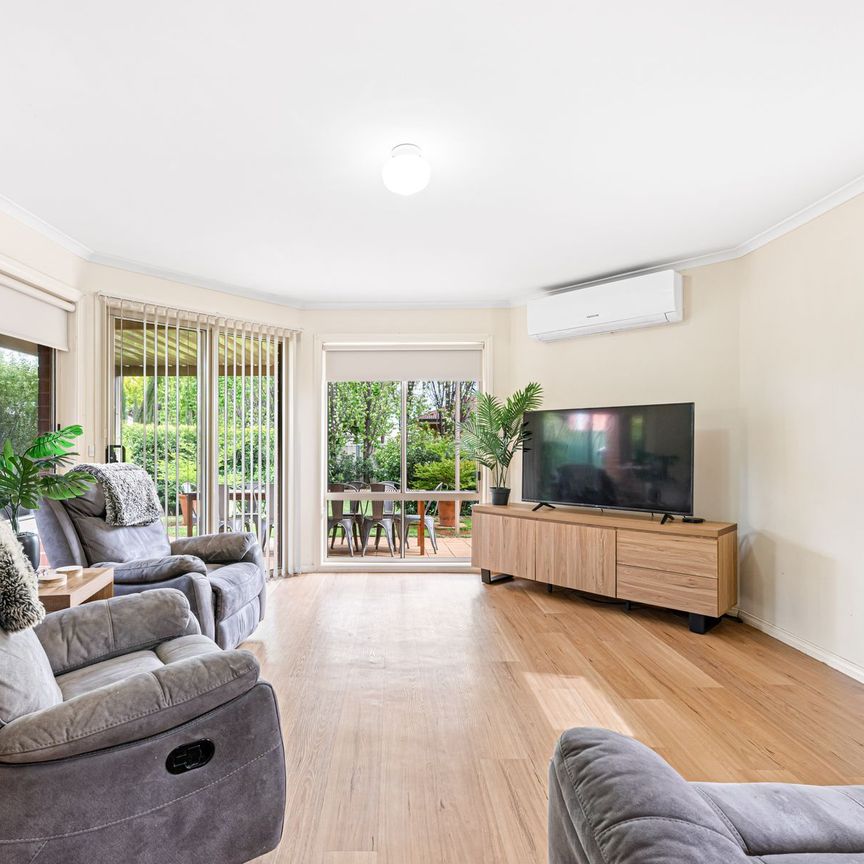 Charming 3 Bedroom Townhouse - Photo 1