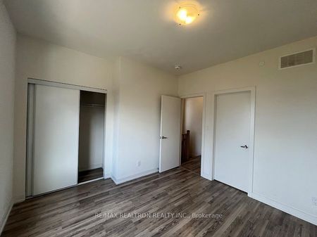 For Lease - 370H Red Maple Road Unit# TH9, Richmond Hill, Ontario - Photo 2