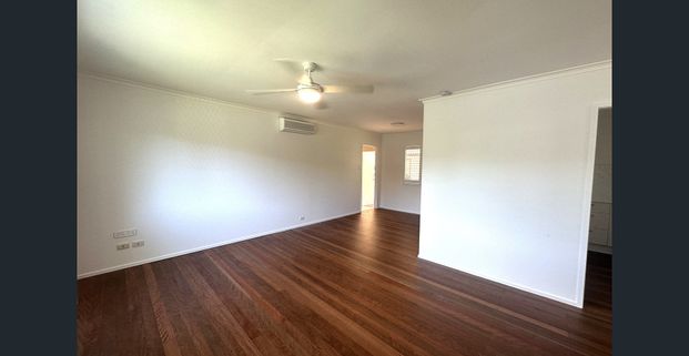 Newly Refurbished 3 Bedroom 1 Bathroom Unfurnished Family Home! - Photo 1