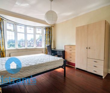 References Pending - 4 bed Shared House - Photo 3