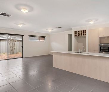 STUNNING HOME, IN AN IDEAL LOCATION - Photo 3